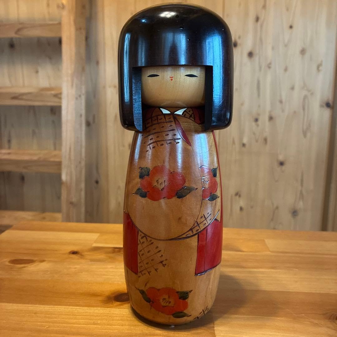 卯三郎こけし 岡本卯三郎 椿柄 26cm 創作こけし 木製 昭和レトロ 美品 Amazon.co.jp: 卯三郎こけし 岡本卯三郎 椿柄 26cm 創作こけし 木製