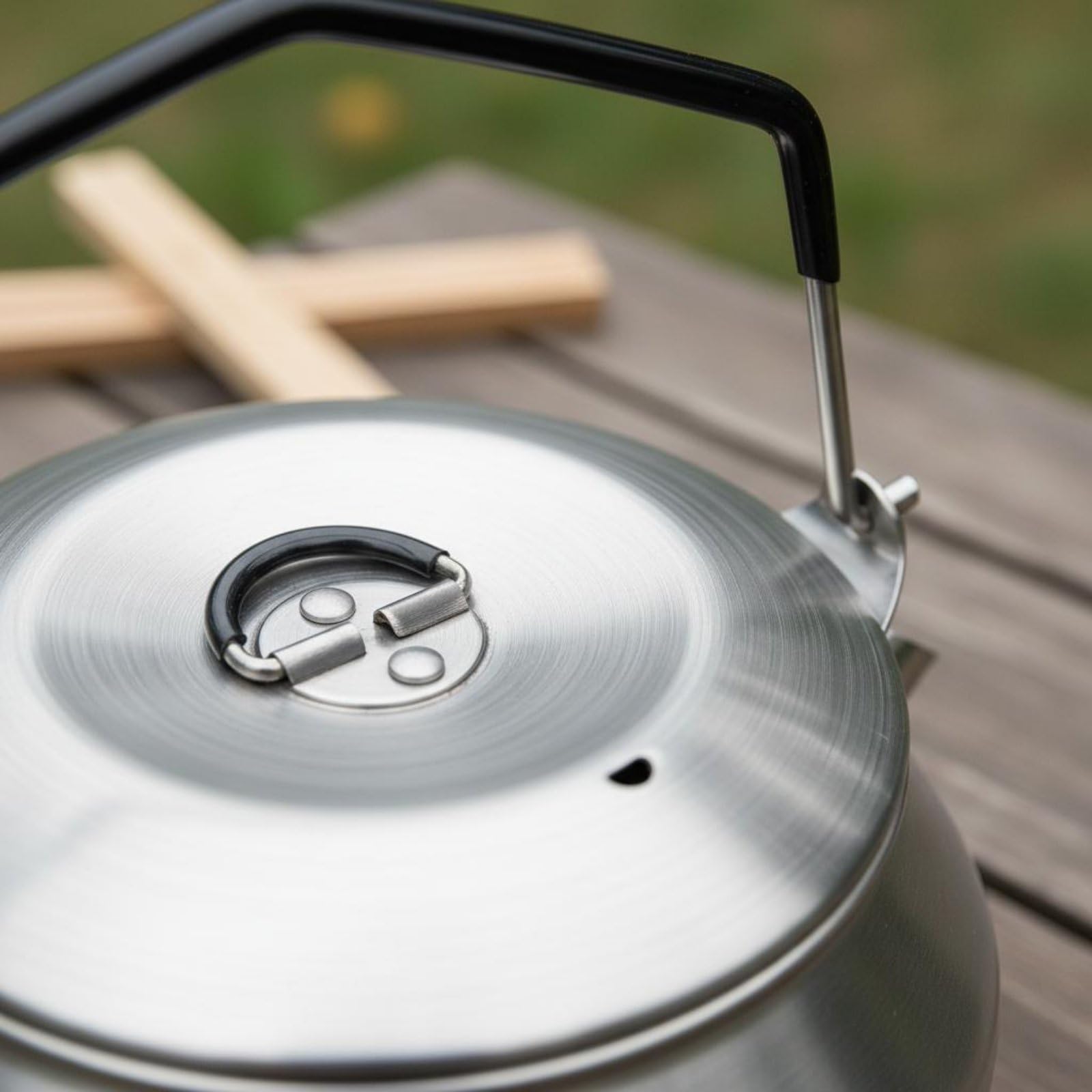 MERIGLARE Bouilloire en Acier Inoxydable Bouilloire de Camping Marmite Théière Cafetière Pot Acier 304 Résistant au Feu Poignée Pliable Anti-chaleur Chauffage, Khaki