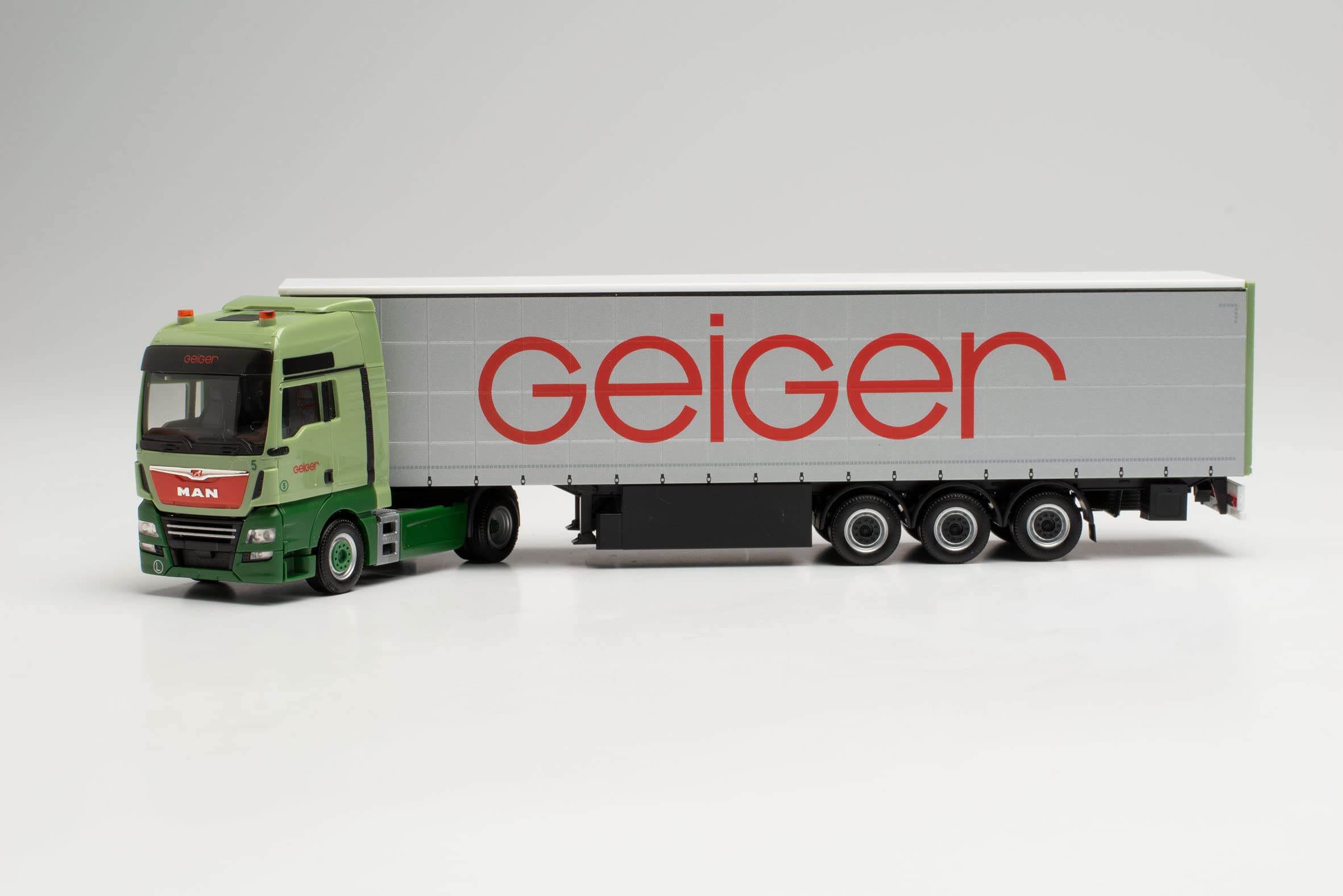 herpa MAN TGX XXL Euro 6c Gardinenplanensattelzug GEIGER LKW-Modell 1:87#947596
