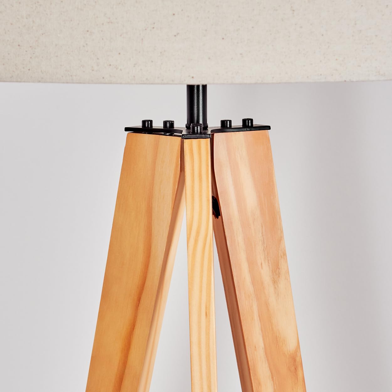 HOFSTEIN Stehleuchte Flemming, Stehlampe aus Metall/Holz im modernen Boho-Design, Schirm aus Stoff, Ø 50 cm, 162 cm, E27, mit Fußschalter - Wohnzimmer, Schlafzimmer, Esszimmer, Flur