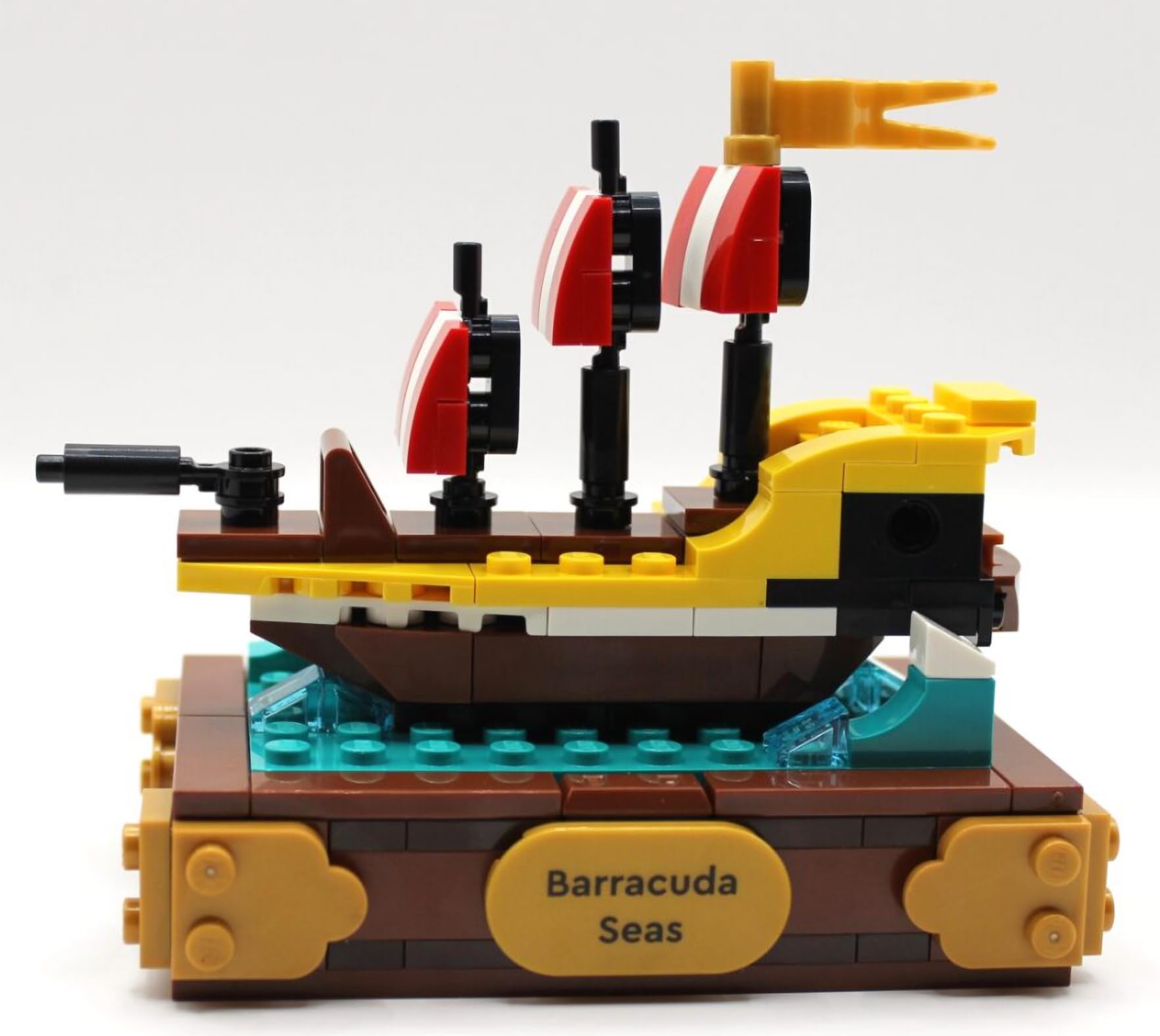 LEGO® 5009044 Set promozionale - Nave pirata Barracuda Seas, mini set di costruzioni con motivo piratesco, oggetto da collezione per bambini e adulti