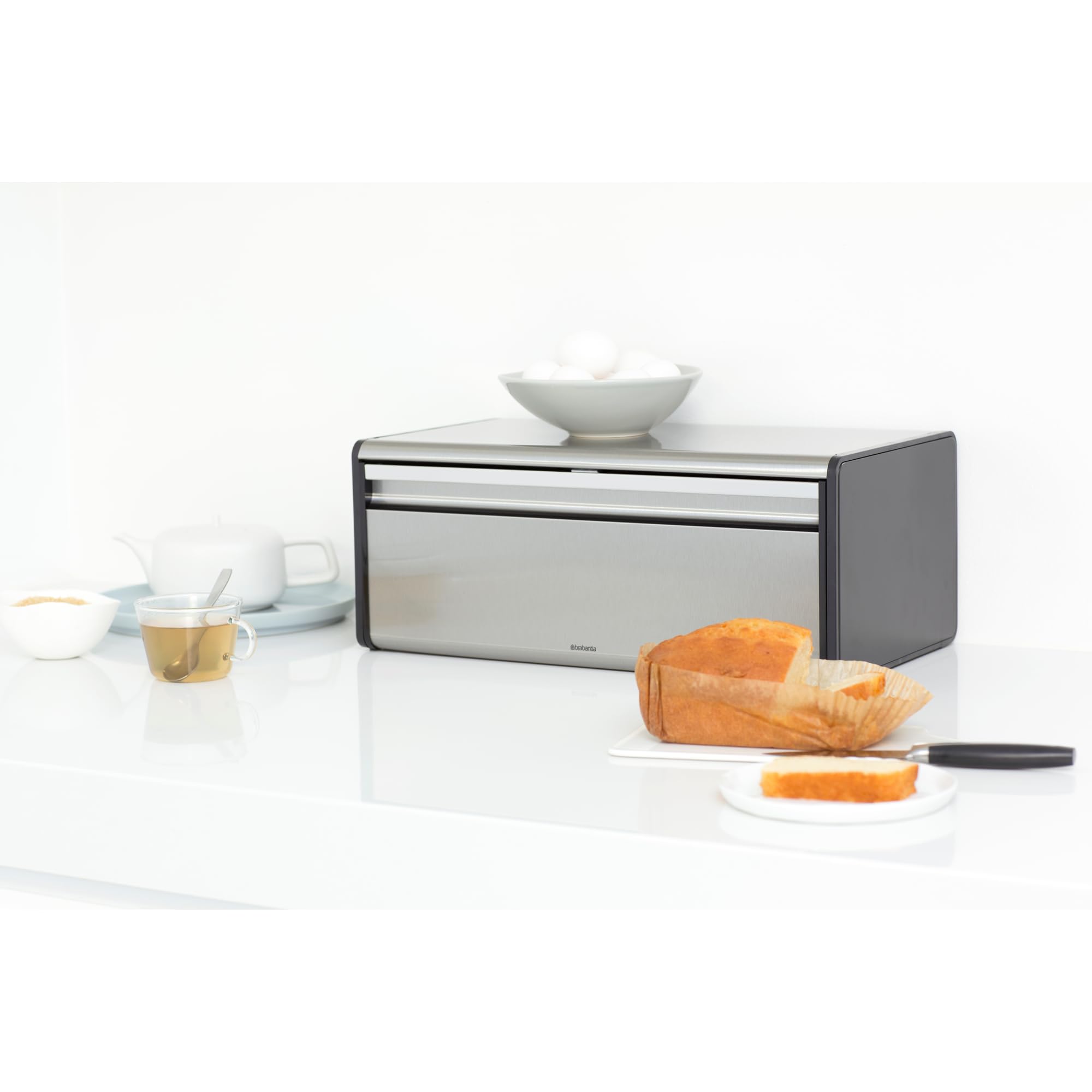 Brabantia Fall Front Portapane, Grande Contenitore da Banco per Pane, Bagel, Panini, Design Salvaspazio con Piano d'Appoggio, Matt Steel