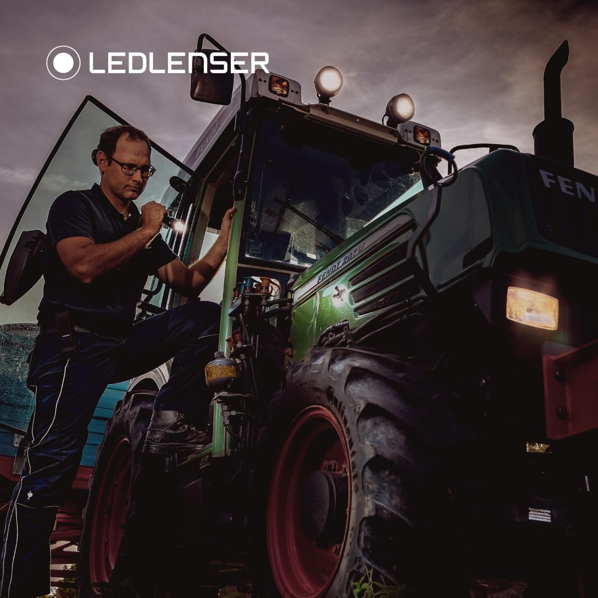 Ledlenser C7R Classic Rechargeable LED Torch, 1000lm, 210m Beam, IP54 | Hasta 40h de autonomía, enfoque ajustable, carga magnética, IP54, 210g, ideal para camping y trabajo