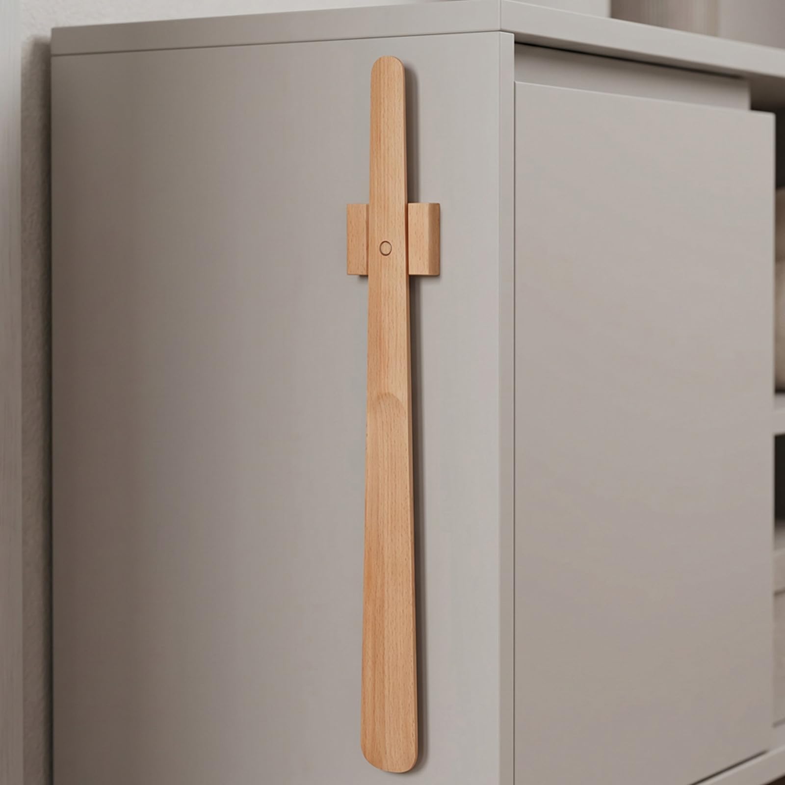 Lurrose 2 calzadores magnéticos de 55 cm (21,6"), calzador de madera con mango largo para personas mayores (hombres y mujeres), bastón de vestir con base magnética para montaje en pared para