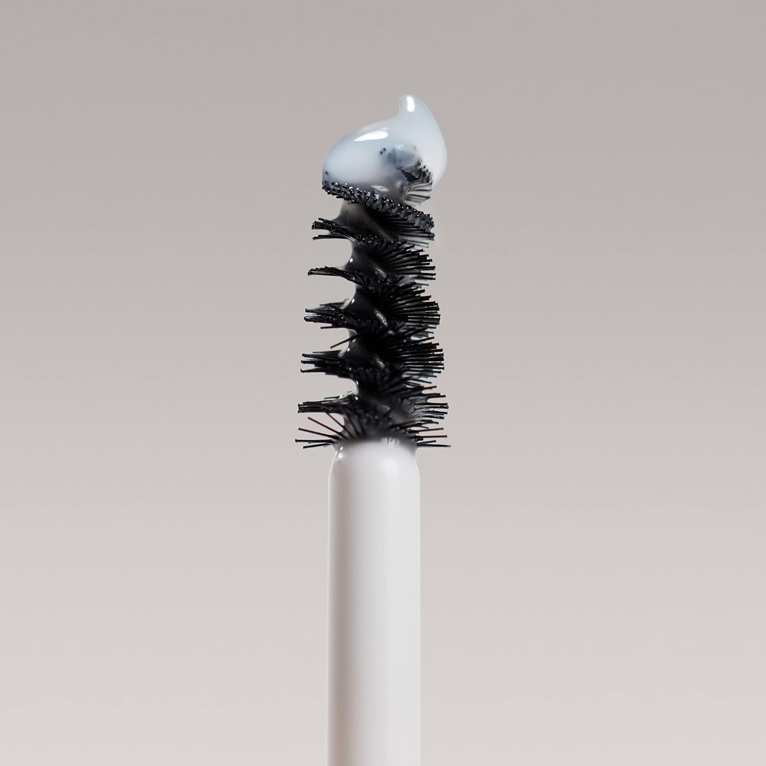 ILIA - In Frame Brow Gel | Lightweight, Long-Lasting, Flake-Resistant Hold | Full, Lifted Look | Non-Toxic, Vegan, Cruelty-Free, Clean Makeup (Universal Clear) - Image 3