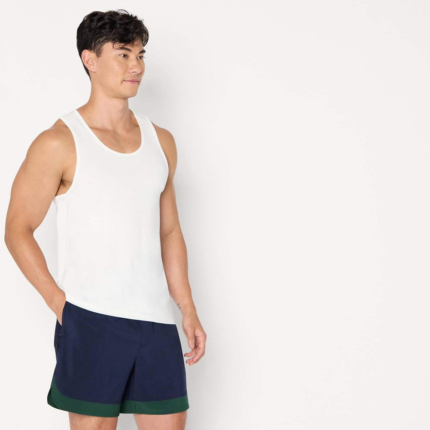 Amazon Essentials Men's Quick Dry Tech Stretch Active Sleeveless Tank Top Workout Shirt - Image 2