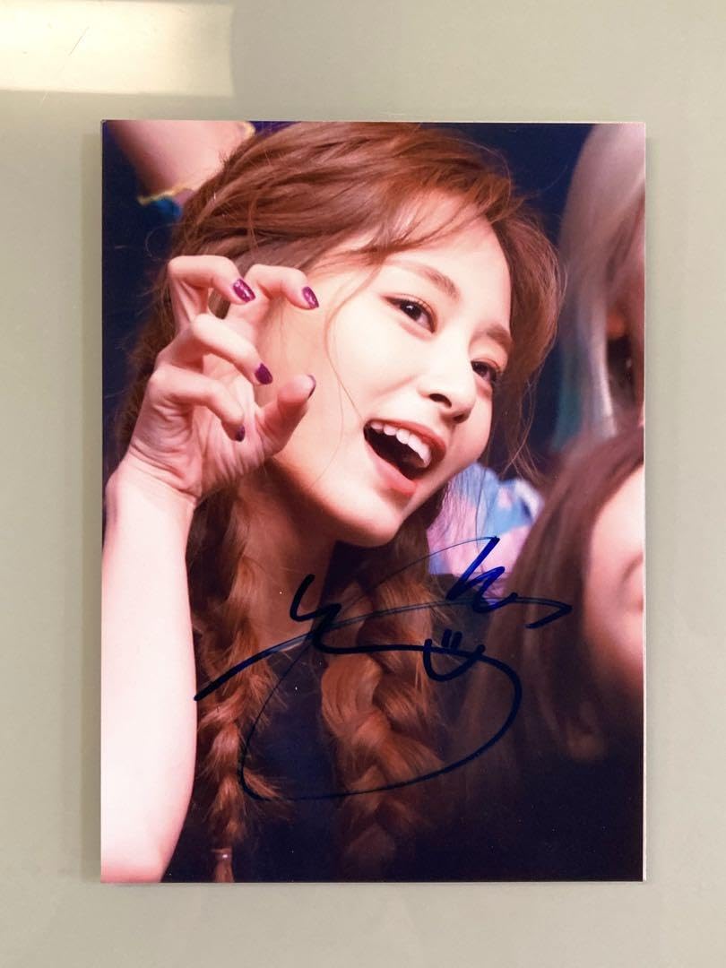 Amazon.co.jp: ツウィ直筆サイン入り2Lサイズ写真…Tzuyu…TWICE‥⑪