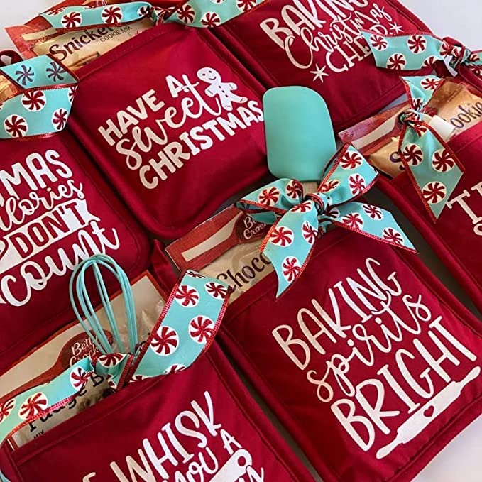 Christmas Pot Rack & Baking Kit, Oven Mitts Gift for Teacher, Neighbor, Coworker, Family - 3PCS Merry Christmas