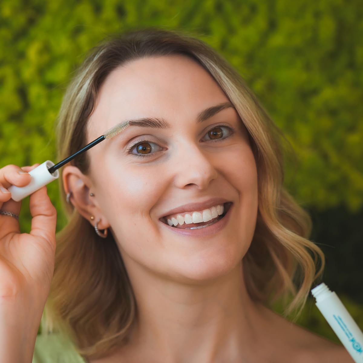 La Saponaria | Siero Ciglia e Sopracciglia Bio Rinforzante con Olio di Ricino – Siero Ciglia allungante Naturale per uno Sguardo Intenso, Siero Sopracciglia Ricrescita Rapida, Formato 10 ml