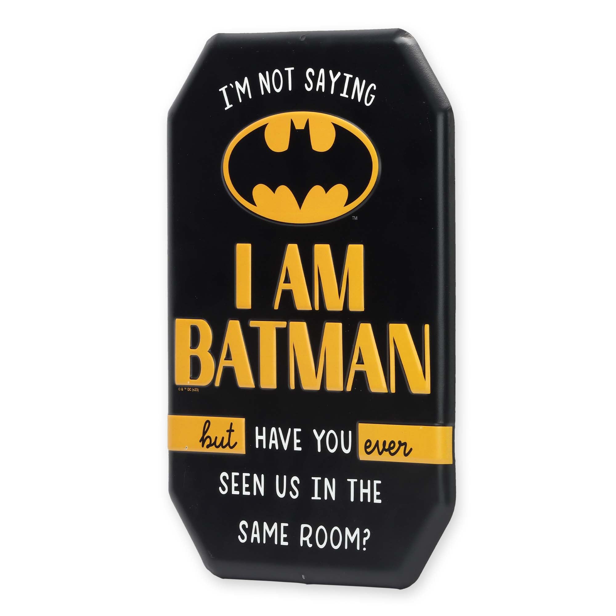 DC Comics - Targa in metallo goffrata con Batman I'm Not Saying I Am Batman, divertente decorazione da parete per camera da letto o stanza degli uomini
