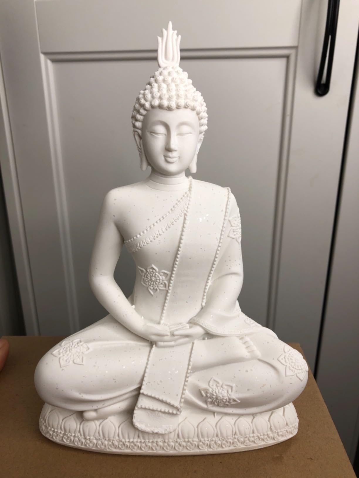 20cm White Resin Buddha Statue – Meditating Buddha Figurine for Home Décor, Garden Ornament, Zen Meditation, Tranquillity & Serenity Sculpture JR1364