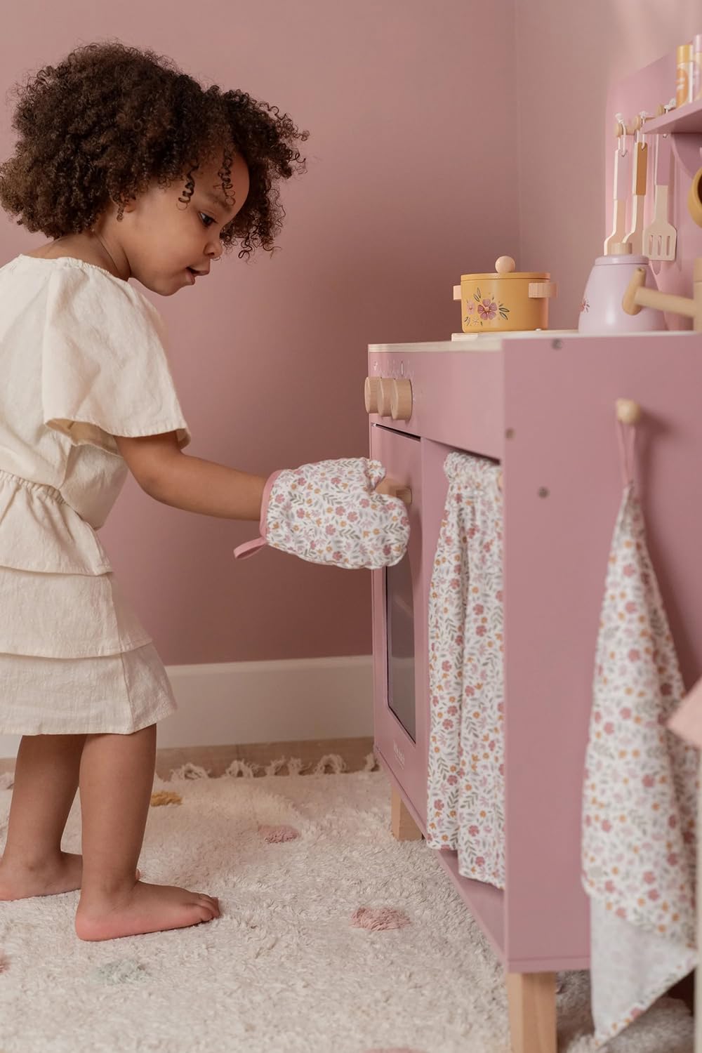 Little Dutch Kinderküche Spielküche aus Holz inkl. Töpfe, Geschirr und Küchenutensilien - rosa