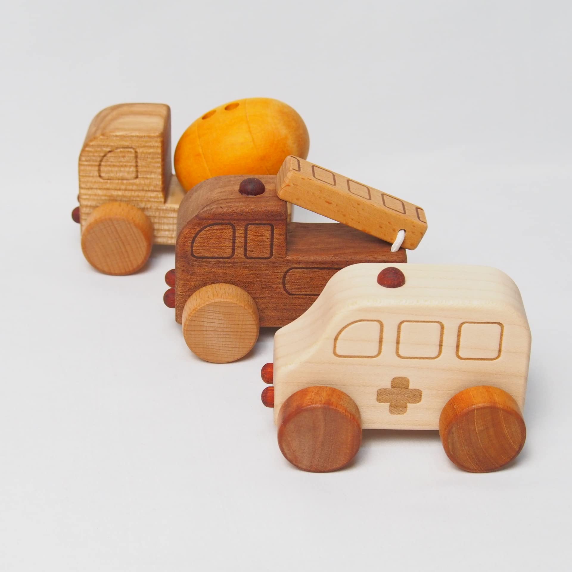 237新品・未使用　木のおもちゃ　手作り木製自動車 トラック　木製玩具　乗用玩具 237新品・未使用 木のおもちゃ 手作り木製自動車 トラック 木製