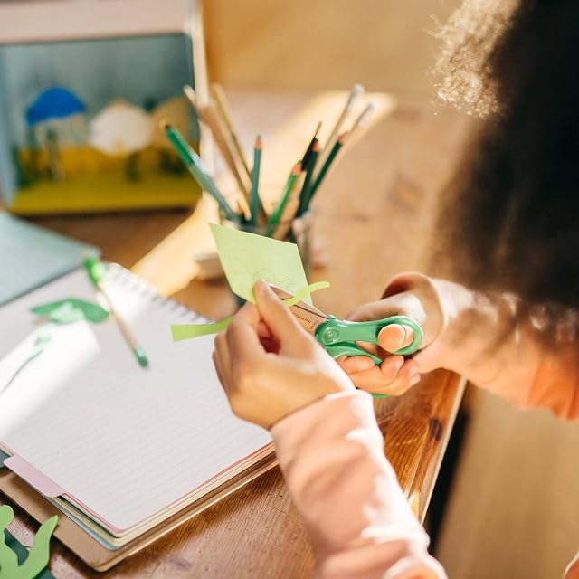 Foto 6 de 8 de Fiskars Tijeras infantiles, Tijeras para niños grandes de 8 a 11 años