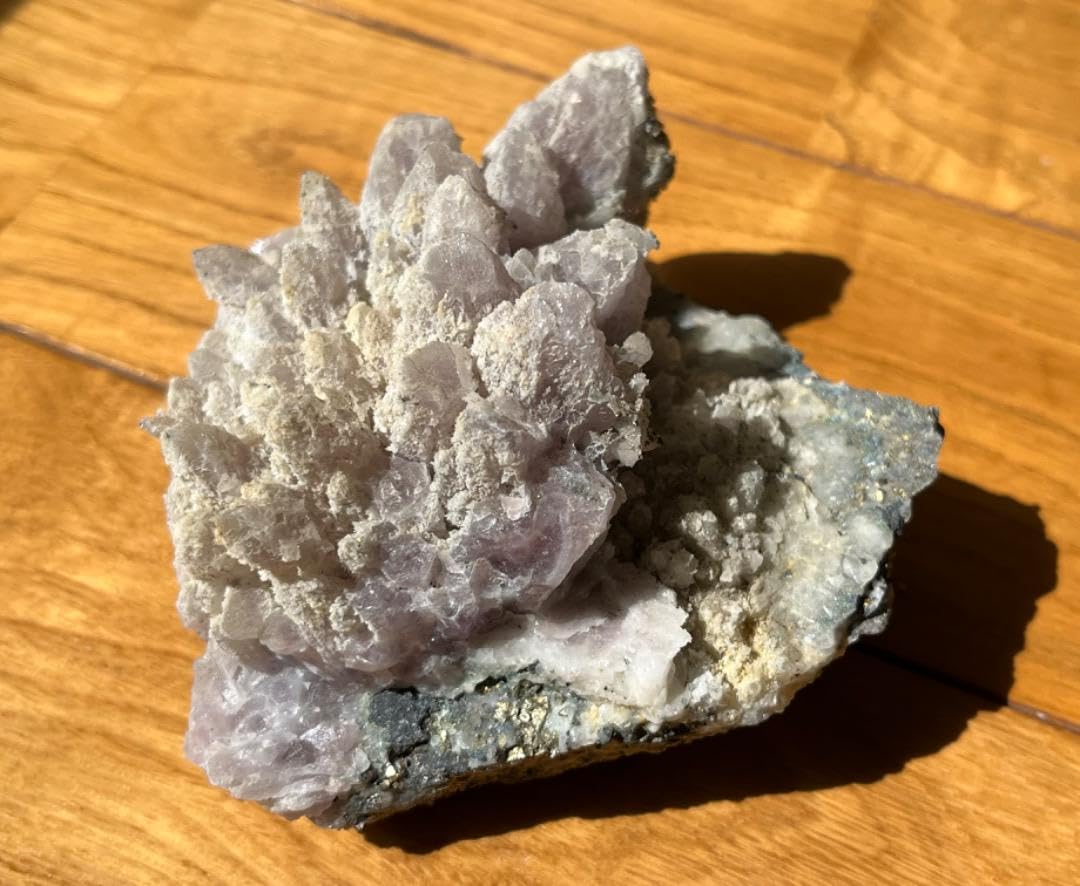 国産鉱物　足尾山中　紫水晶クラスター Amazon.co.jp: 尾小屋鉱山 水晶 クラスター 紫水晶 : ファッション