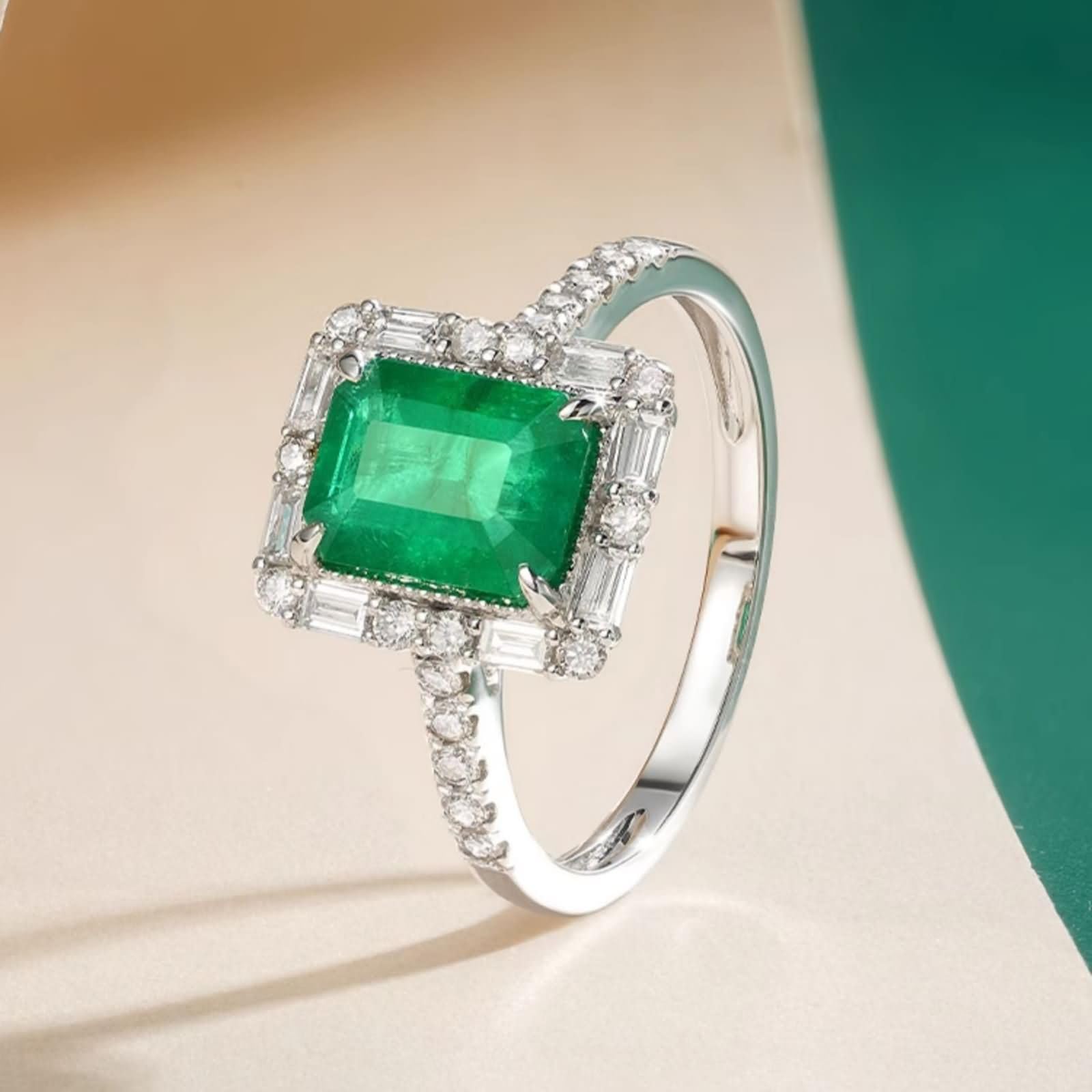Pierścionek zaręczynowy damski 18K białe złoto, 4 szczęki prostokąt ze szmaragdem i diamentem, pierścionek ślubny damski srebrny zielony, rozmiar 8 (48 mm)