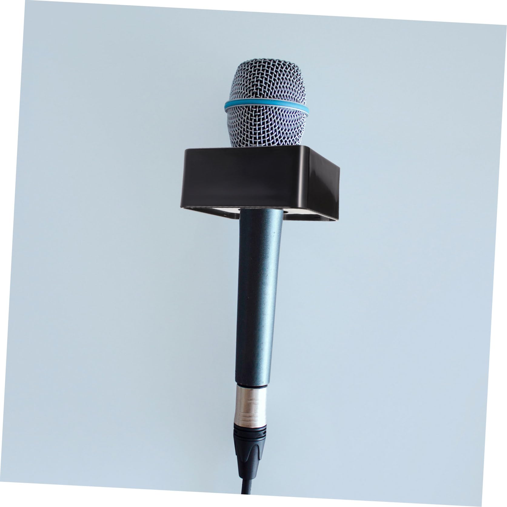 2pezzi Microfono Professionale Con Supporto Logo Per Presentatori Stazione Microfono Per Registrazioni Audio e Broadcast Base Stabilizzata e Design Elegante Nero