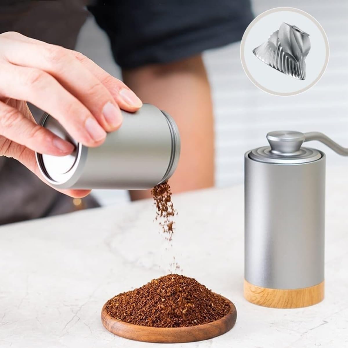 French Press Regulowany młynek ręczny do kawy mały przenośny regulowany z żarnami ze stożkowym żarnem Dzbanek Kawy