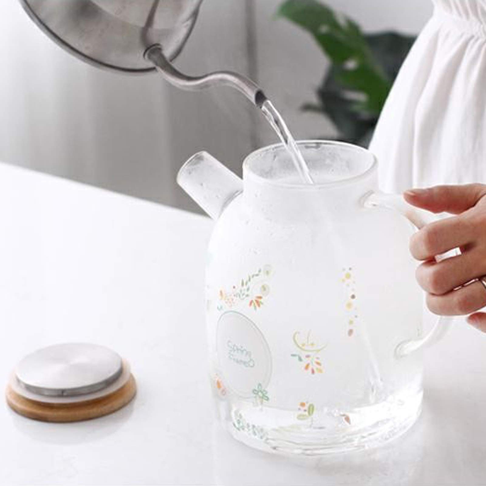 Jarra de Agua Alta Jarra de Vidrio de borosilicato con Tapa y Mango de Jarra de Vidrio Resistente al Calor para Jugo de té Caliente Agua Hecha en casa Bebida casera Teteras de té Helado