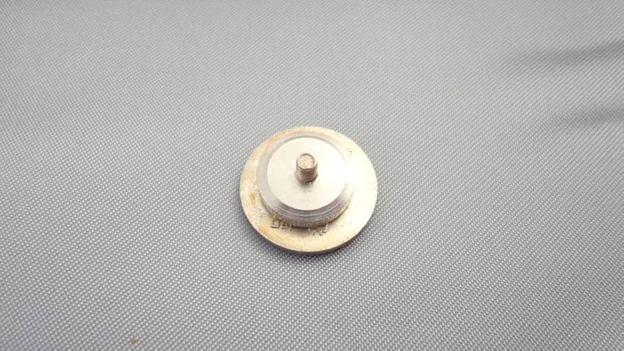 希少高規格家紋神紋16葉菊紋章に喪桜【靖国神社[靖國講/副講元用]】ネジ式バッジ Amazon | 靖国神社 靖国講 講員 ピンバッジ 菊紋 菊花紋章 櫻 桜