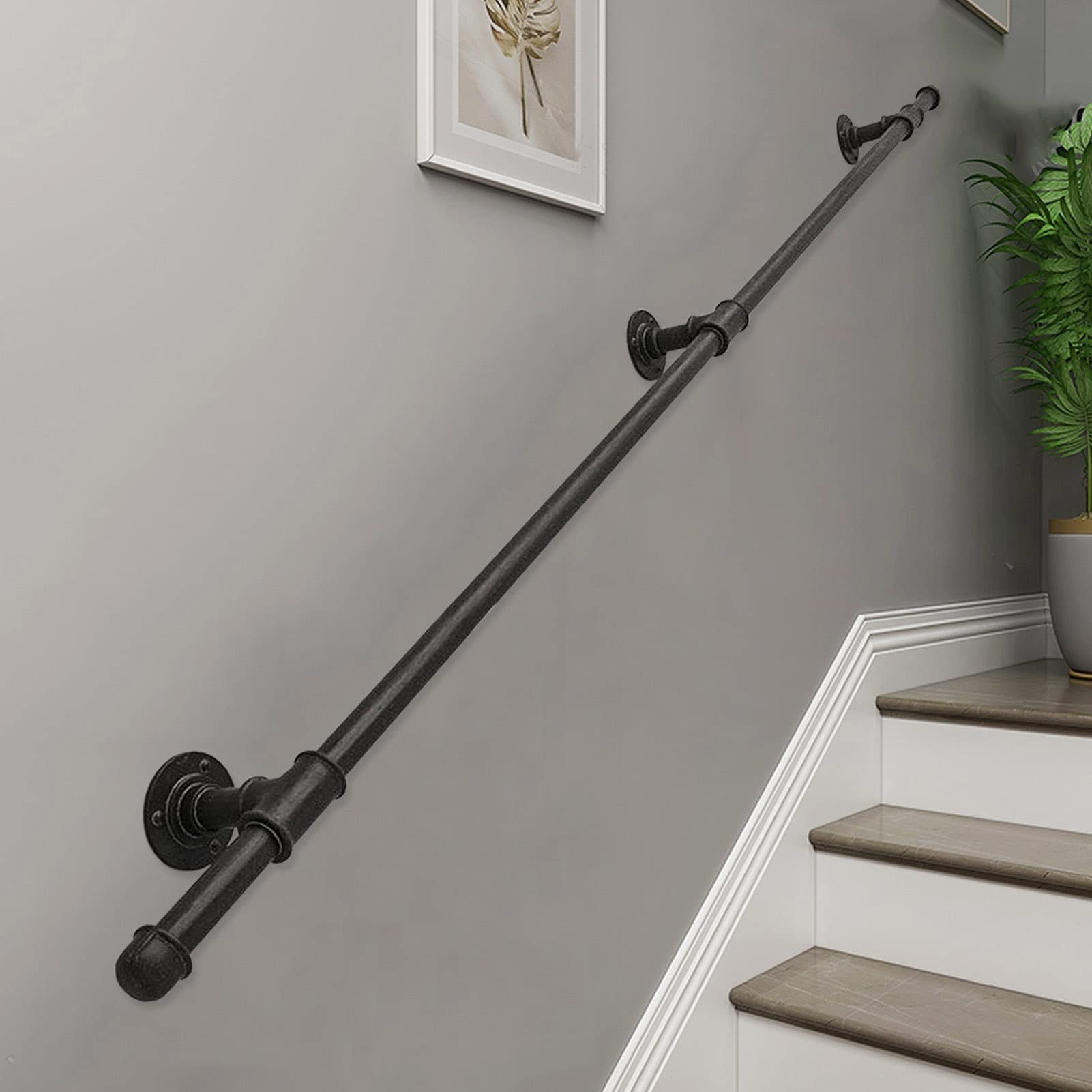 Main courante d'escalier en métal noir au design artisanal pour une sécurité intérieure élégante