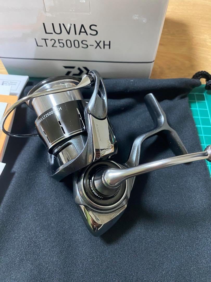 リール LUVIAS LT2500s 美品✨LUVIAS LT2500S-XH スピニングリール ダイワ スピニングリール