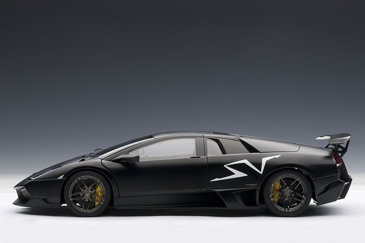 AUTOart 1/18 ランボルギーニ ムルシエラゴ LP670-4 スーパー Amazon | AUTOart 1/18 ランボルギーニ ムルシエラゴ LP670-4 スーパー