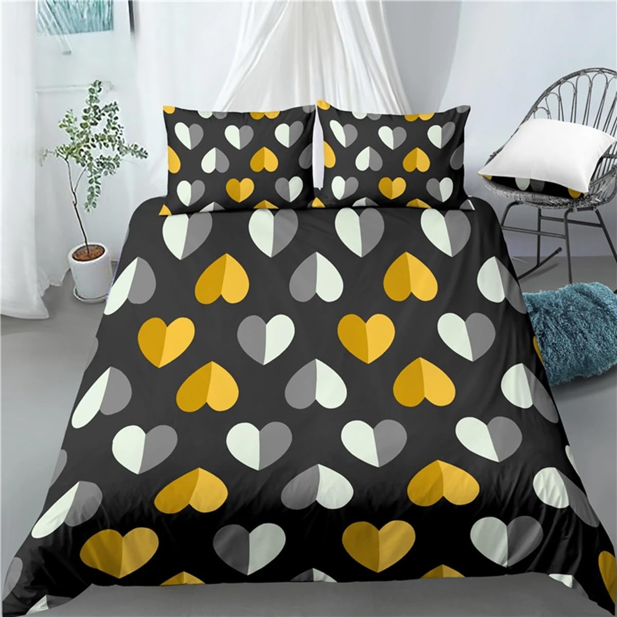 Chambre à coucher chaleureuse avec la housse de couette moderne noire et jaune