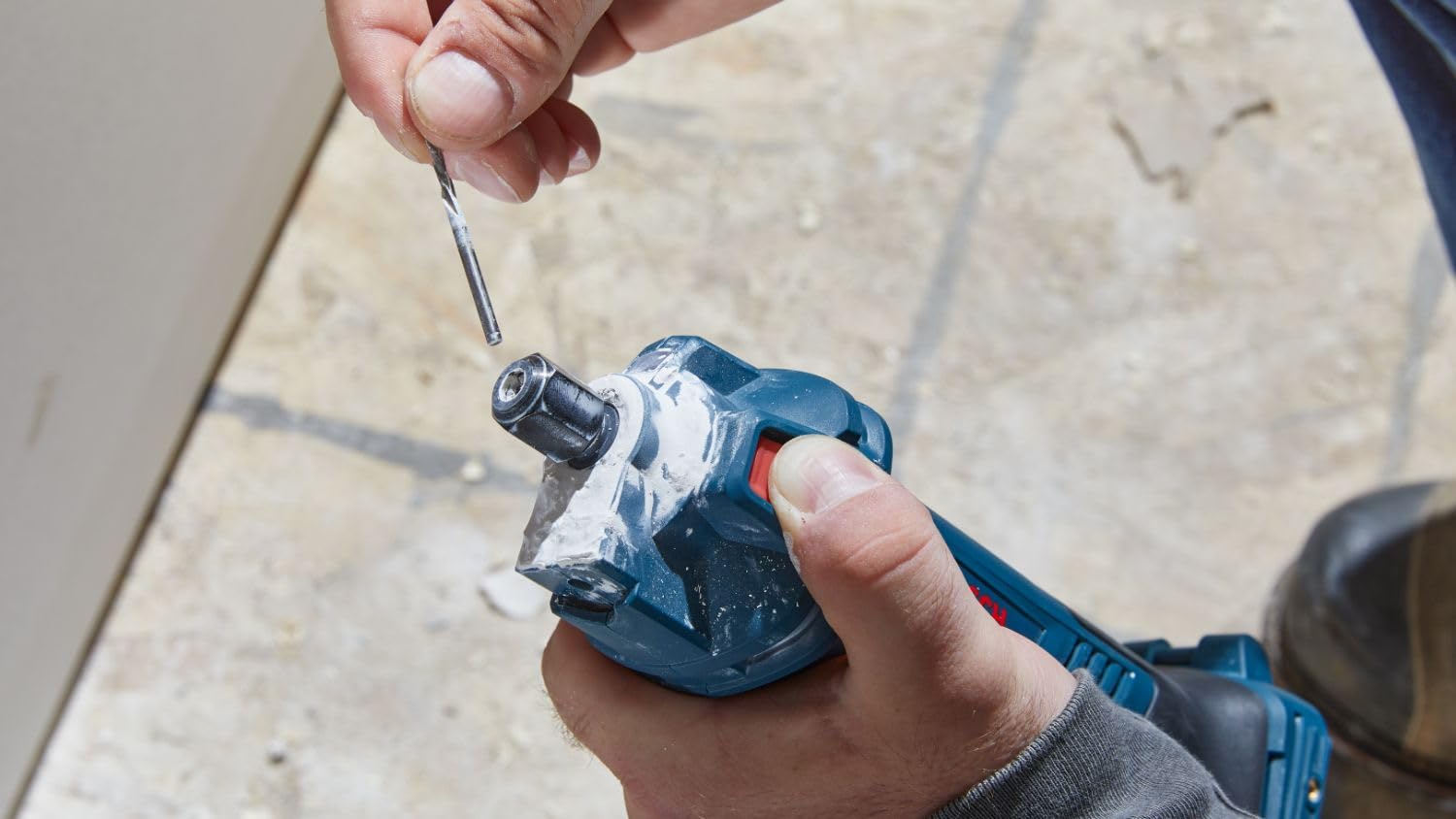 BOSCH GCU18V-30N Outil de découpe sans fil pour cloison sèche sans balais 18 V (outil nu)