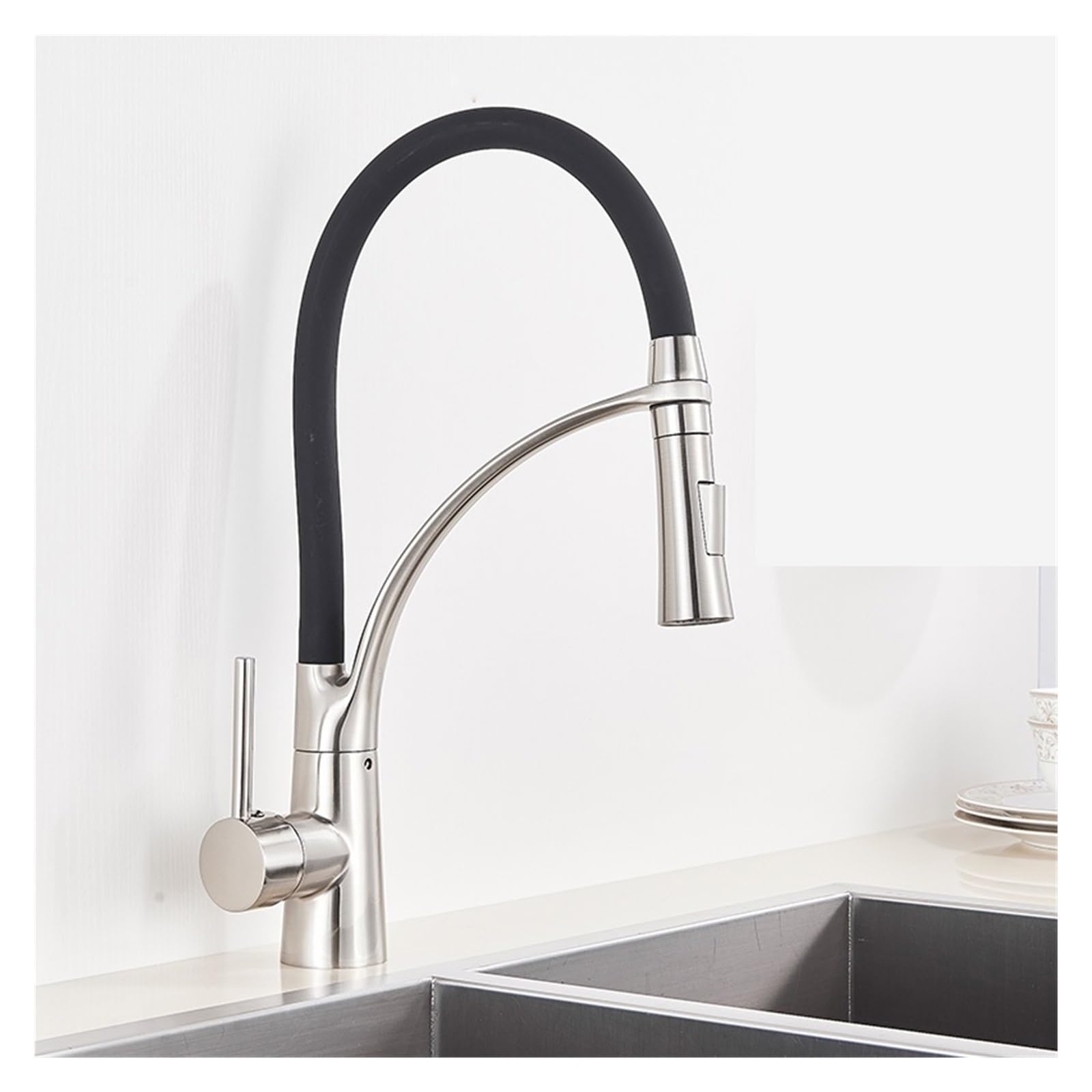 Grifo de lavabo monomando y abatible para baños con poco espacio