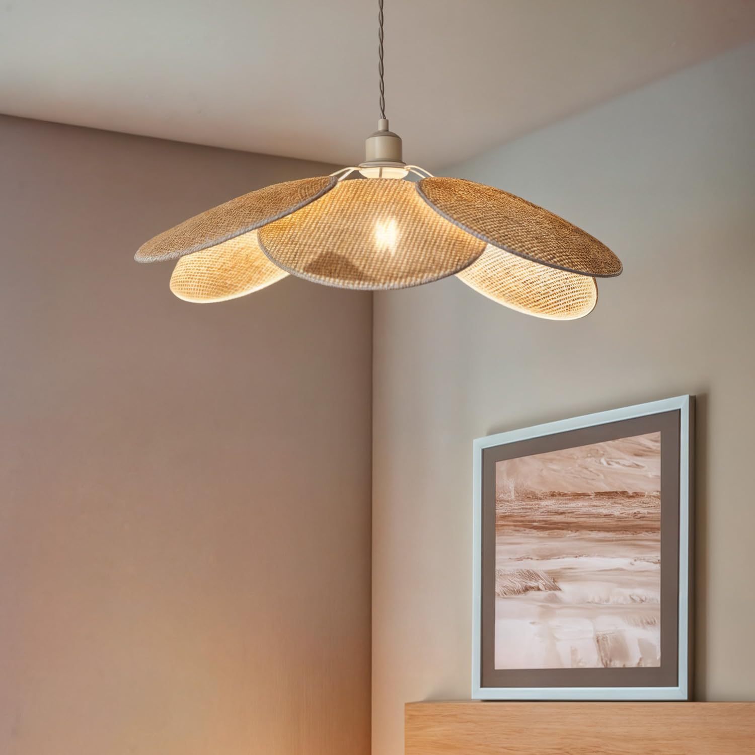 LEDKIA LIGHTING - Lámpara Colgante de Ratán | Diseño Decorativo | Compatible con Bombilla E27 | Uso Interior | Dimensiones: Alto 1500 mm, Diámetro 600 mm, Trenzado Blanco