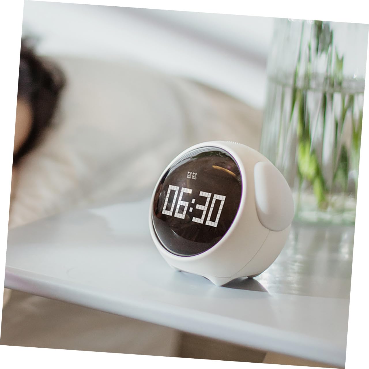 Reloj Despertador LED Expresión Pixelada, Digital, Blanco