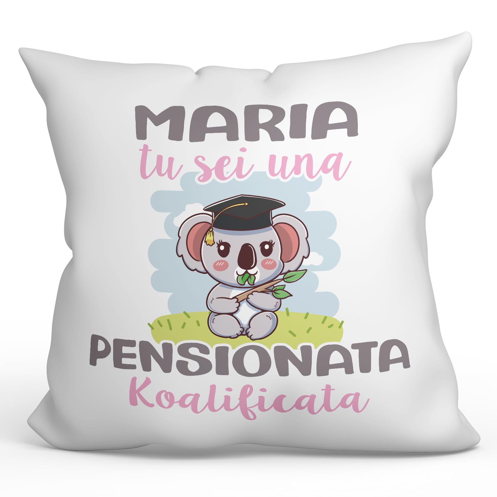 Mugffins Cuscino PERSONALIZZABILE PENSIONATA donna - In italiano - Koalificati Personalizzati - Idee Regali Divertenti Laurea Compleanno - Rivestimento e Imbottitura (40x40 cm). Tatto Cotone