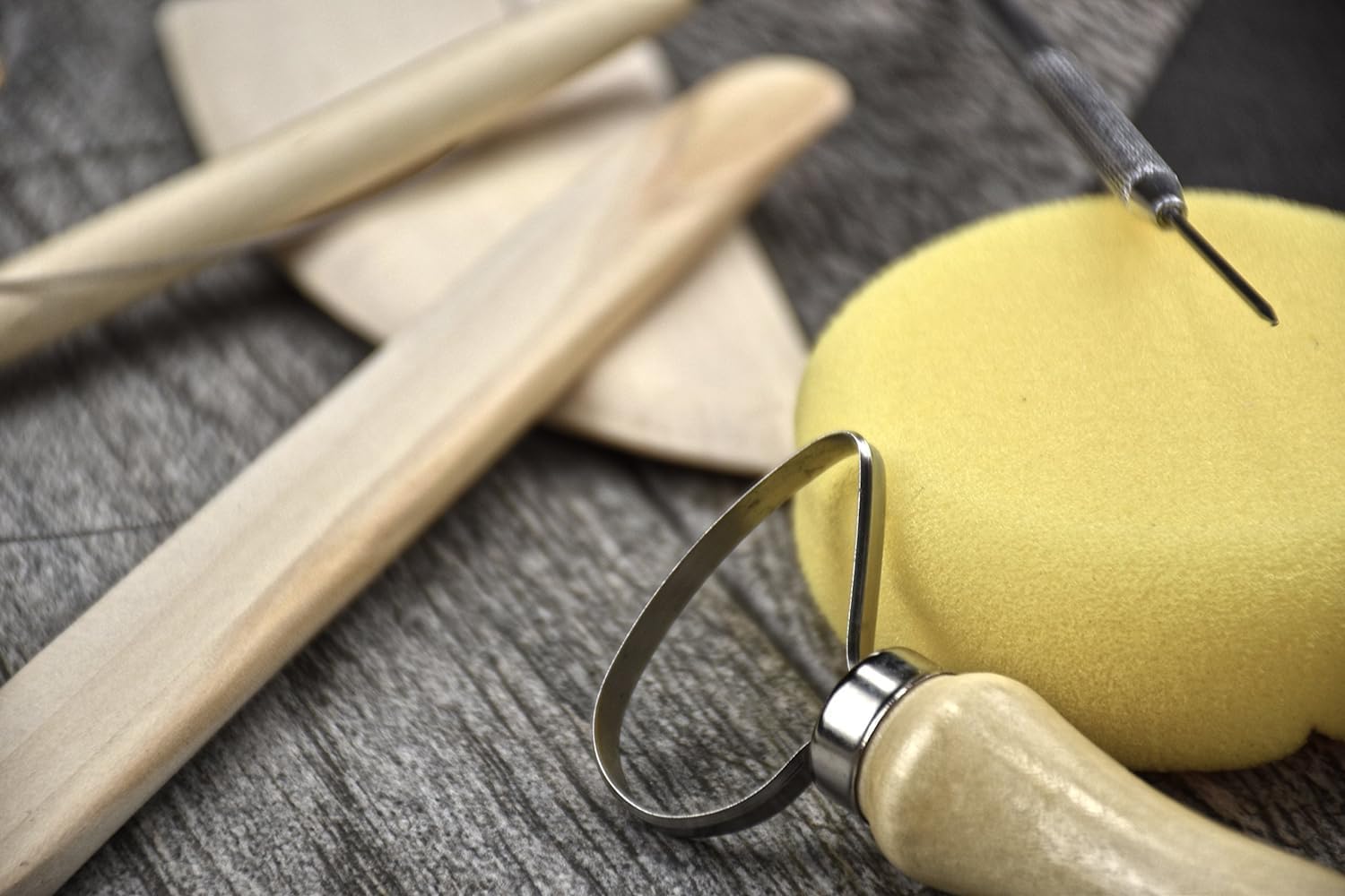 RENOVON Ahşap Saplı Seramik ve Doğal Kil Hamuru Oyma Şekil Verme Alet Seti Yeni Başlayanlar İçin Ceramic Şekillendirme El Aleti Seti (Kırmız Kil/Terra Cotta Clay) Pottery Tool kit