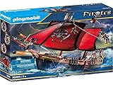 3 piratas armados, mono, rata y loro, barco flotante con ancla, cañones y 3 velas, puerta en el suelo que se abre para jugar en su interior
