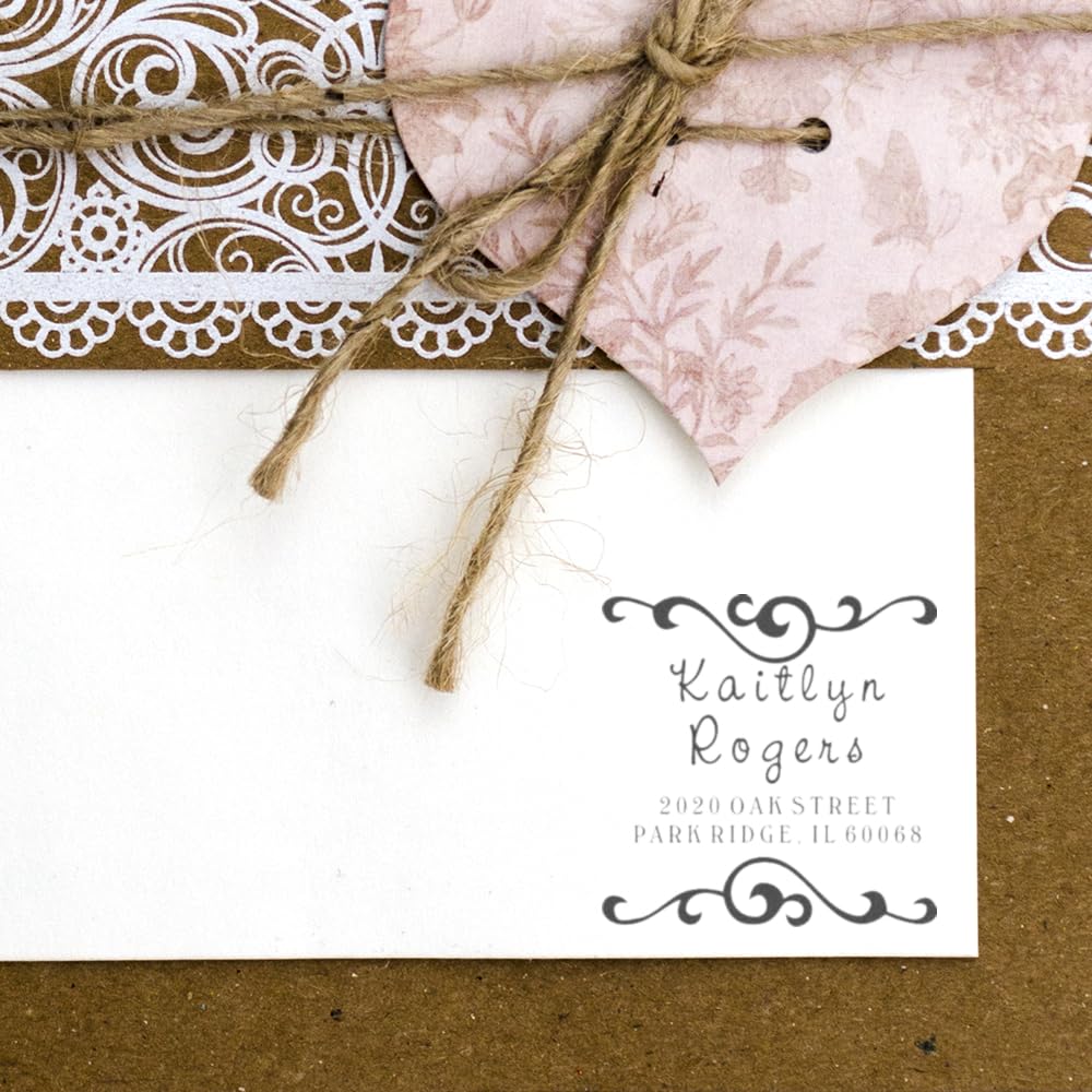 Tampon adresse en caoutchouc Acorn Sales Pinafore Border pour enveloppe