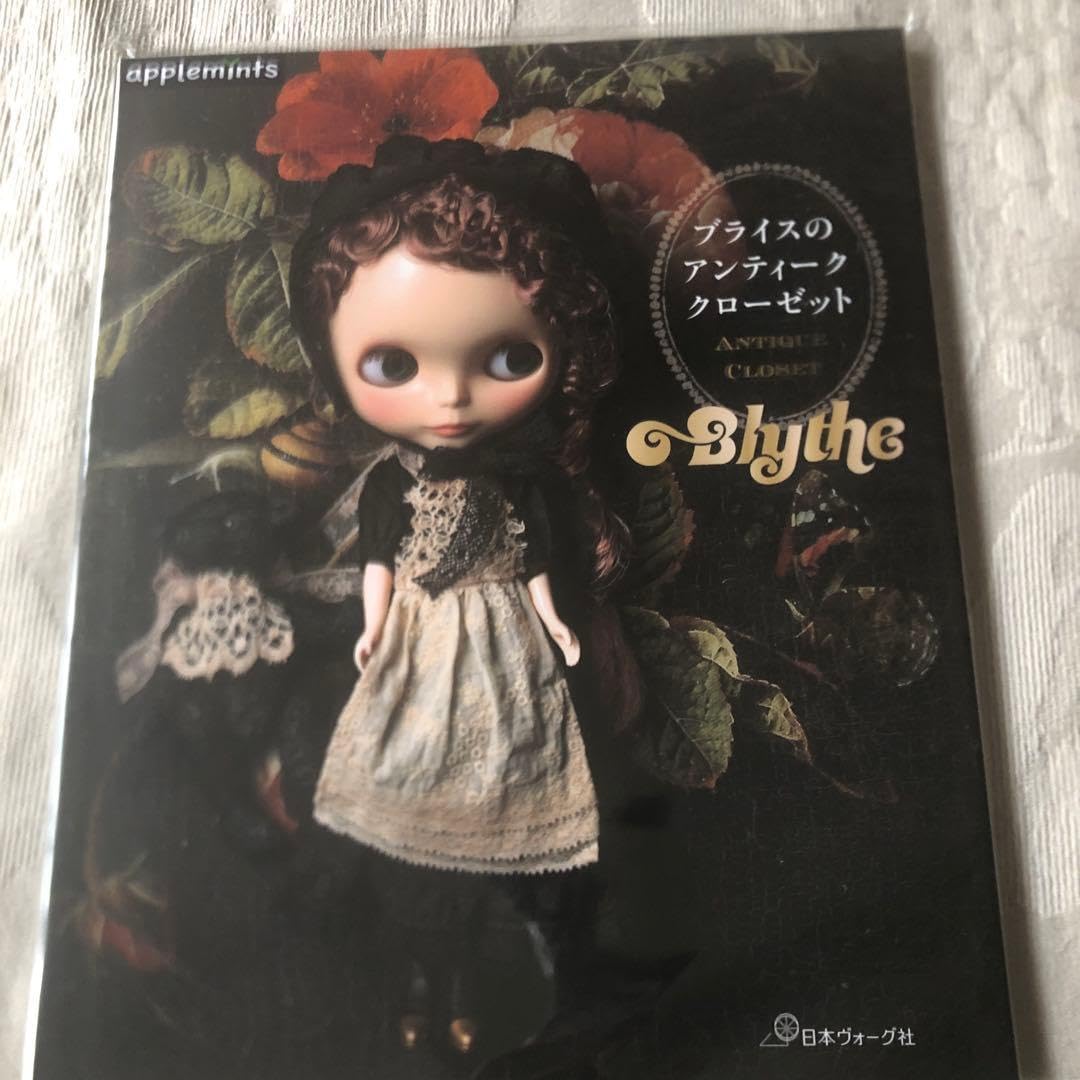 クローゼット(アンティーク風)(開)【3Dモデル】 | 3D屋さん のアンティーククローゼット