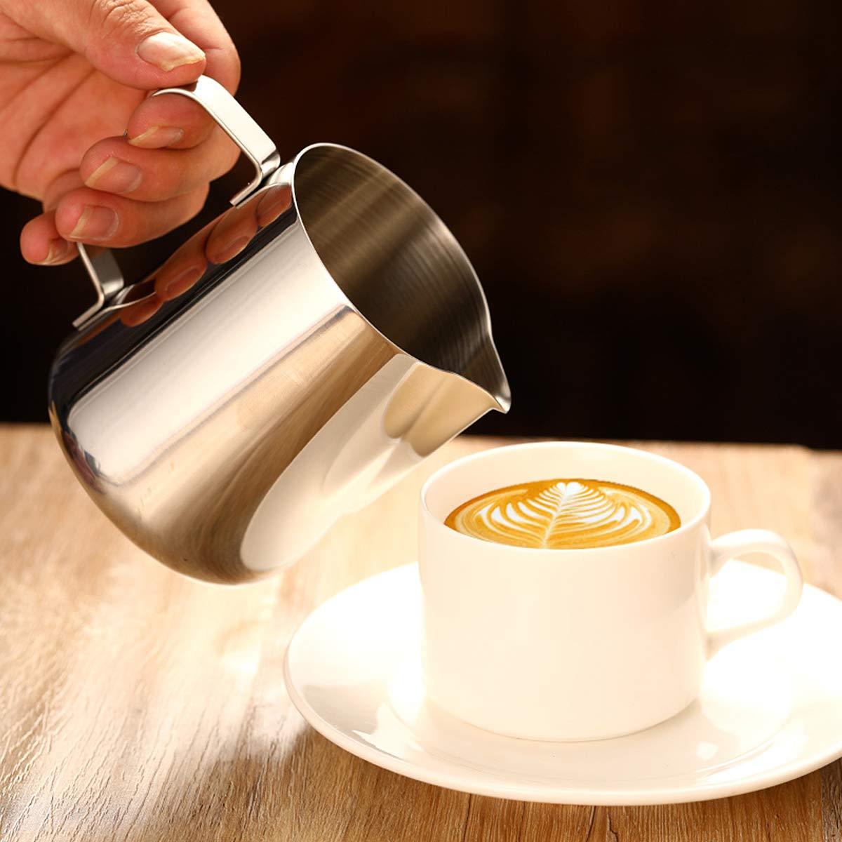 Bricco per Latte in Acciaio Inox,Tianher 2 Pezzi Bricco Latte Schiumatore Schiuma Brocca Tazza 350ml 600ml con Misurazione della Temperatura Latte Art Penna Lattiera per Cappuccino (argenteo)