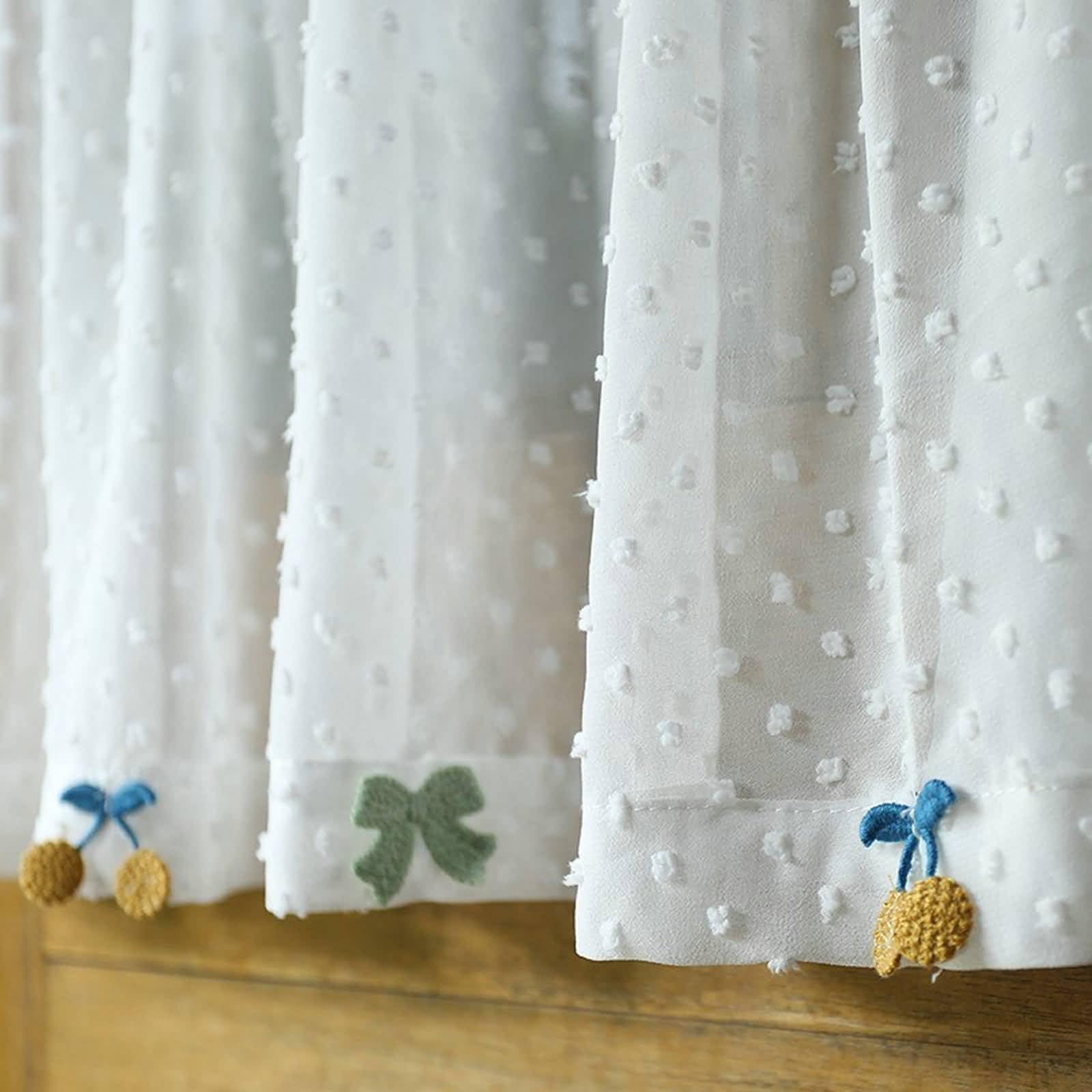 Rideaux Voilages Chambre, 1 Pièces Passe-Tringle Rideaux Cuisine Court Meuble Bas Placard Fenetre, Petit Rideau Brise-Bise Dentelle à Motif de Cerises brodées en Coton Lin, Blanc, 135x130cm