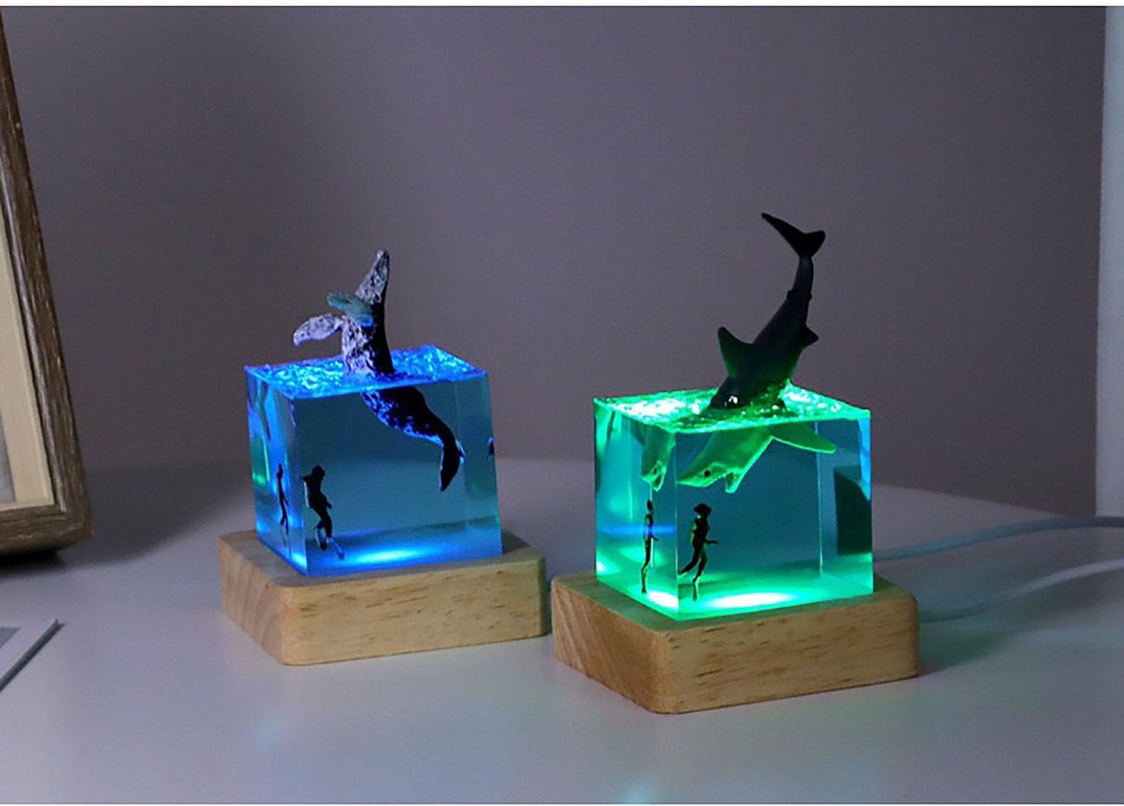 Amazon.co.jp: 3D クリスタル キューブ彫刻クジラの置物、カラフルな