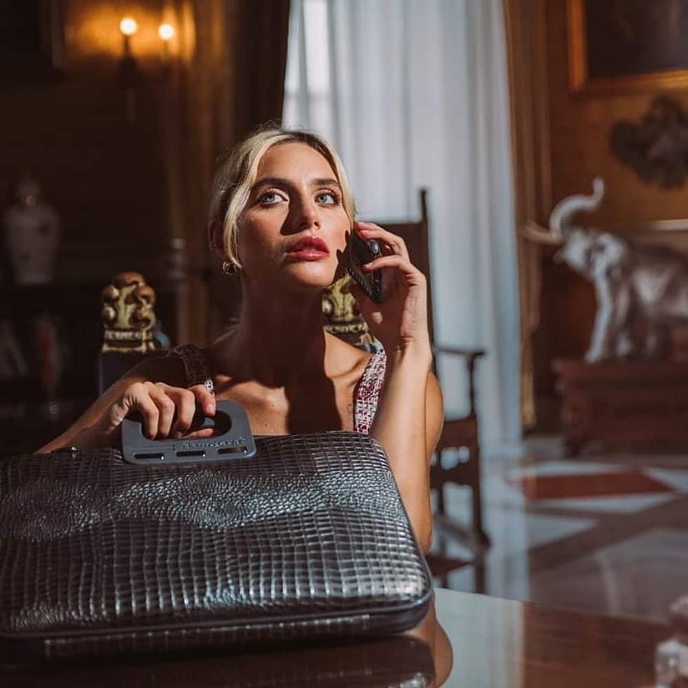 Bombata Shiny Cocco - Borsa Porta Computer con Tracolla, Elegante e Funzionale, Unisex, 100% Vegan, per Professionisti e Studenti, Nero - 15.6/16 Pollici