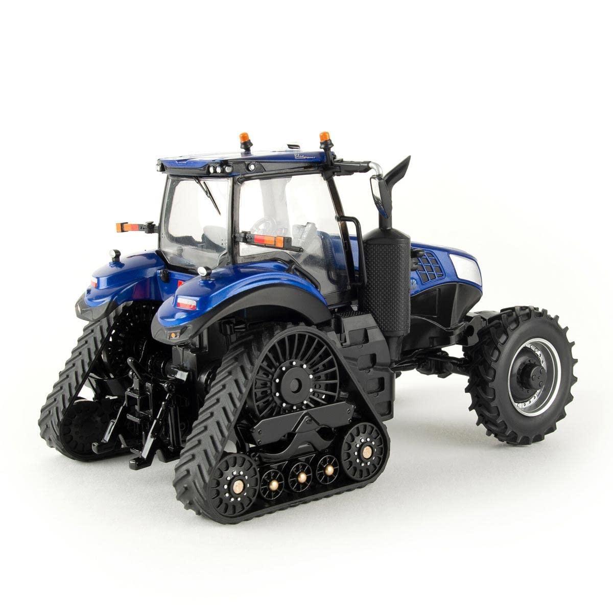 Amazon.com: ERTL 1/32 New Holland T8.435 Smartrax with PLM