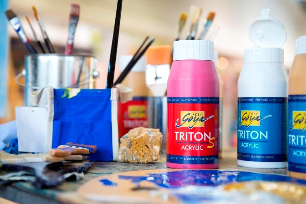 Kreul Solo Goya Triton S 17312 Acrylic Paint, Black, 750 ml Bottle, Quick Drying with Gloss Effect, Water-based Paint, Studio Quality, Versatile, Good Coverage and Economical