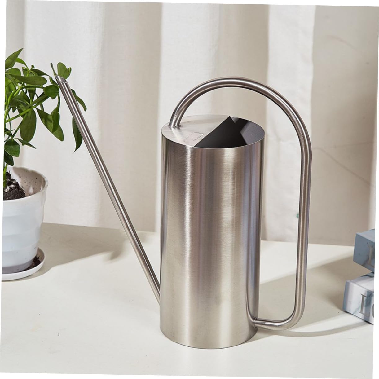 Edelstahl Gießkanne 1, 5l mit Langem Ausguss für Garten | Silber, Ergonomischer Griff, Leicht Nachfüllbar, Stabile Ausführung, 1, 5 Liter Fassungsvermögen