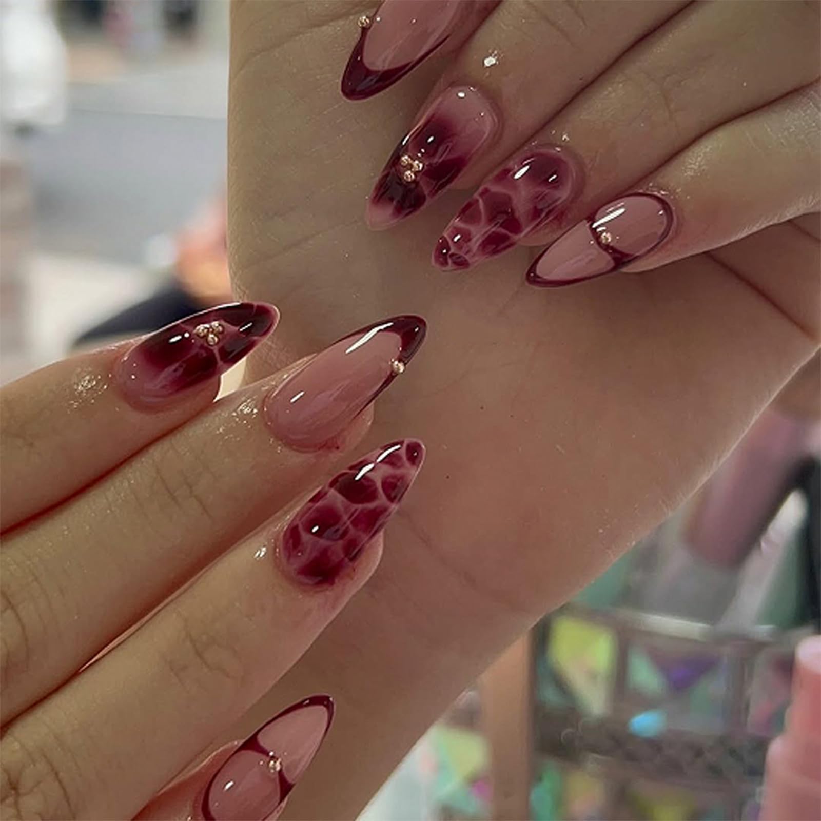 Nymora 24 Stck Press on Nails Mittel Almond Franzsische Spitze Falsche  Ngel Mit Design Rote Blumen Muster Press on Ngel + Zubehr Kit :  Amazon.de: Kosmetik