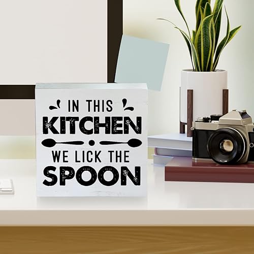 Miniatura 4 de Farmhouse in This Kitchen We Lick the Spoon - Letrero decorativo para mesa de madera para cocina, 5 x 5 pulgadas