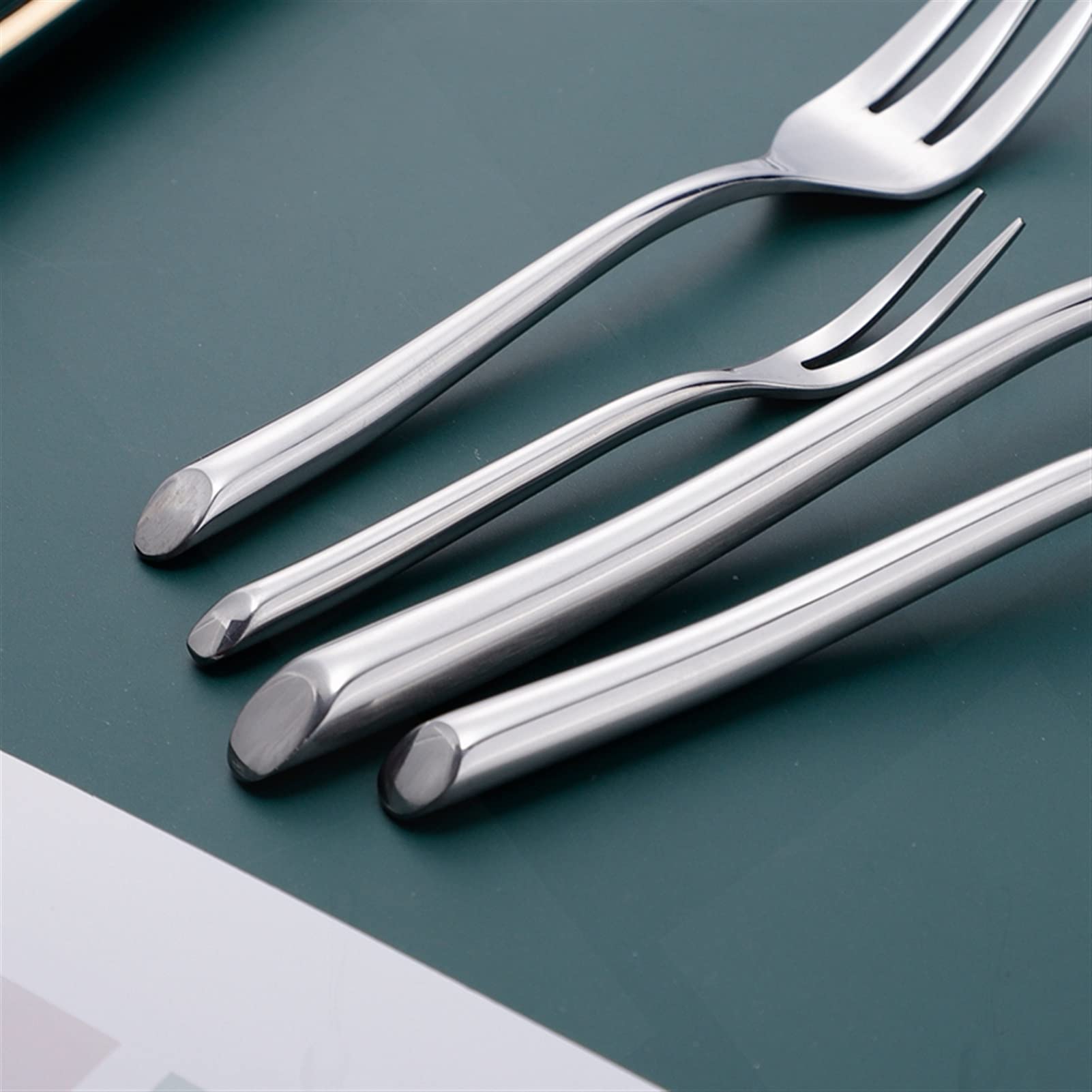 Genérico Juego de Cubiertos de Acero Inoxidable con Cuchillo, Tenedor y Cuchara, Apto para lavavajillas. (40pcs)