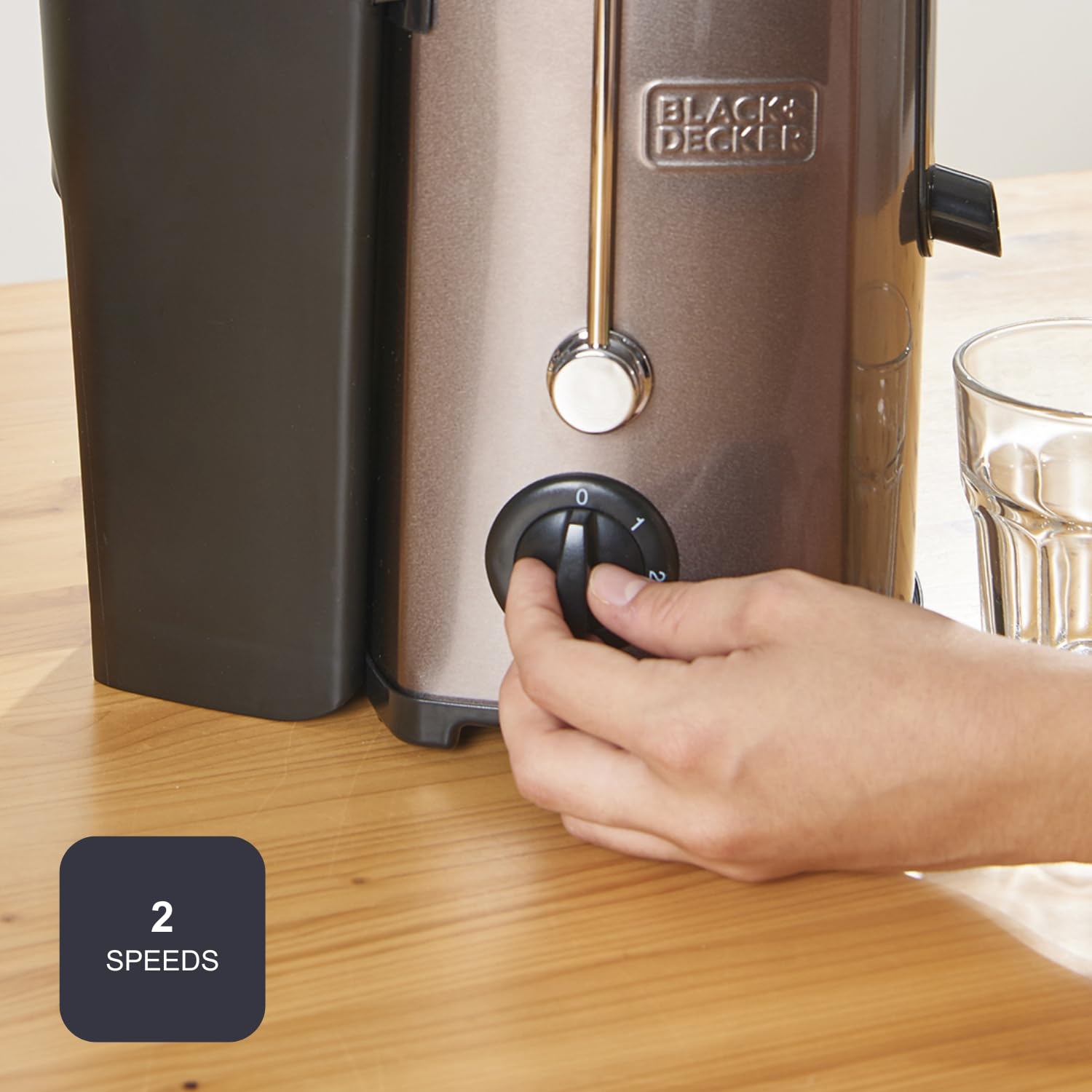 BLACK+DECKER - Centrifugeuse 600W | 2 Vitesses | Entrée Large 62mm | Réservoir Jus 0,55L & Pulpe 1,2L | Corps Inox Anti-Traces | Filtre Acier Inox Amovible | Système Sécurité & Anti-Goutte