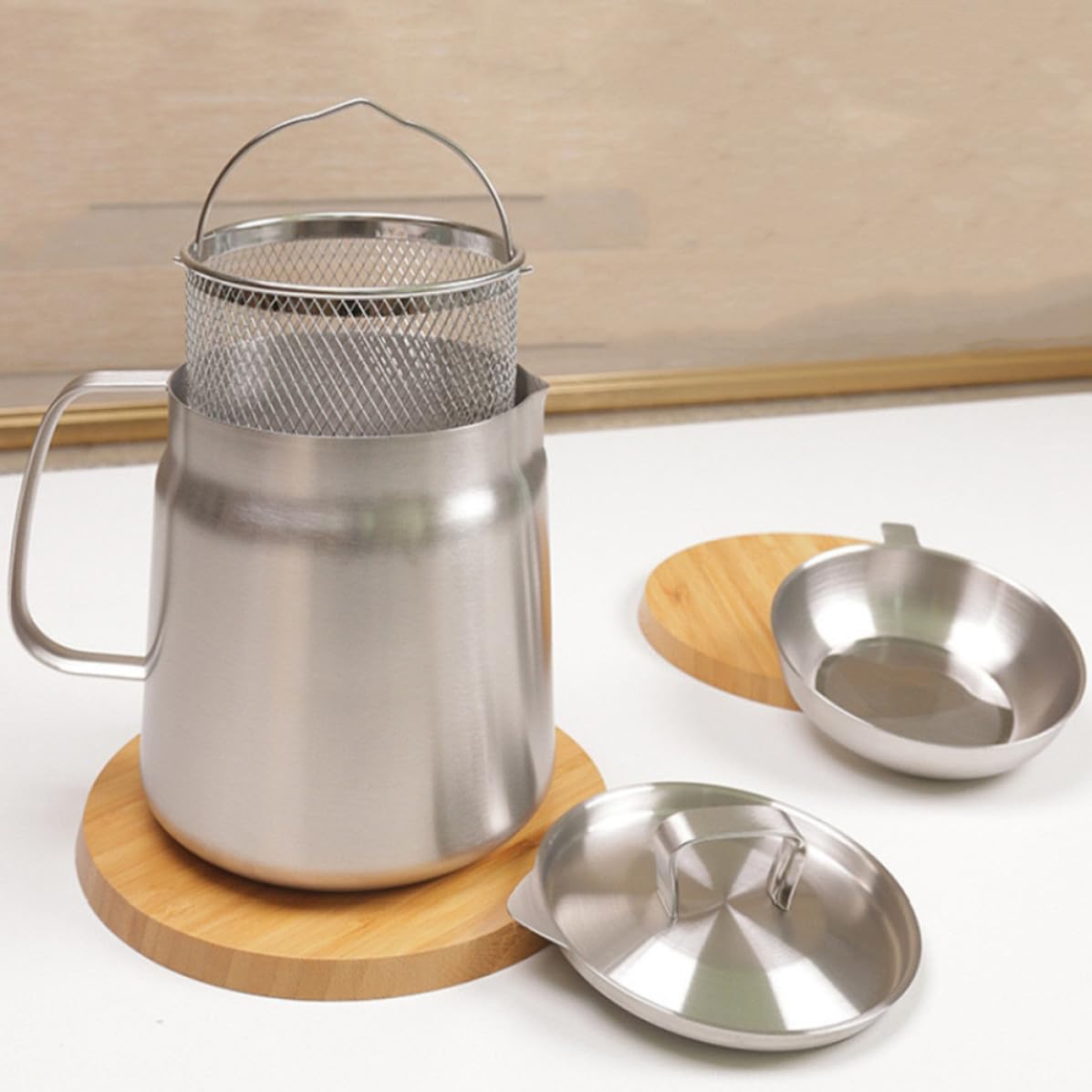 SHINEOFI Jarra de Aceite de Acero Inoxidable de 2l Filtro y Cesta para Freidora, Contenedor de Grasa para Cocina Familiar y Restaurante, Resistente y Fácil de Limpiar