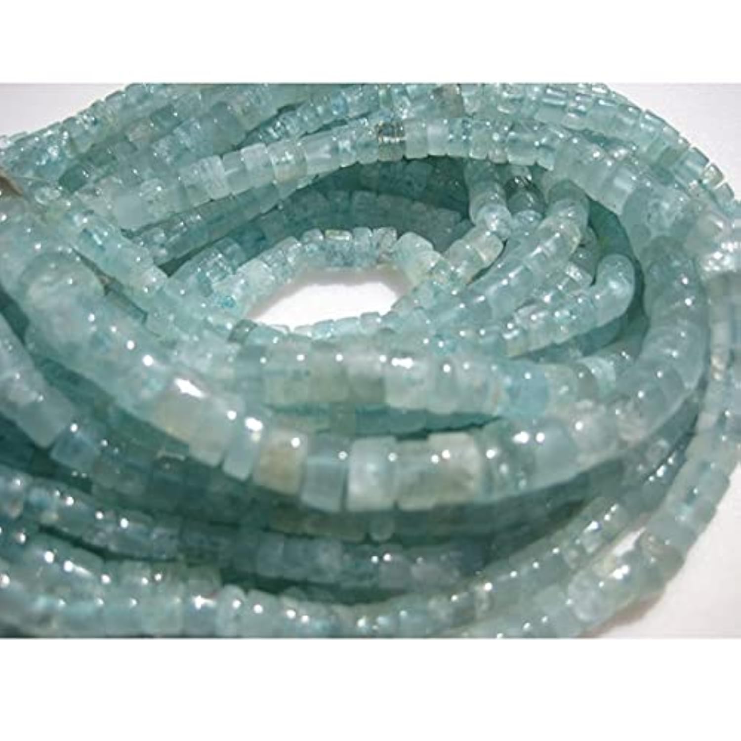 Perles pneu aigue-marine 5mm : créez un bijou d'apaisement unique avec ce fil de 35cm